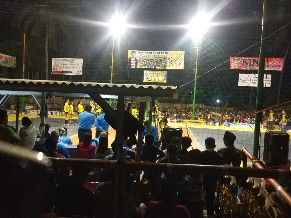 efendilast's tweet photo. Grand Final Lybas Cup 2019
Diselenggarakan di SORGA Desa Keles 
Panitia Penyelenggara BUM Desa Keles bersama PBV Lybass.Anemo luar biasa sekitar 4rb lebih penonton perolehan tiket berkisar 40jt untuk malam ini saja. 
@EkoSandjojo 
@taufikmadjid71 
@DewantoAndry 
@musbichatul1968 https://t.co/mkavQTgf2n