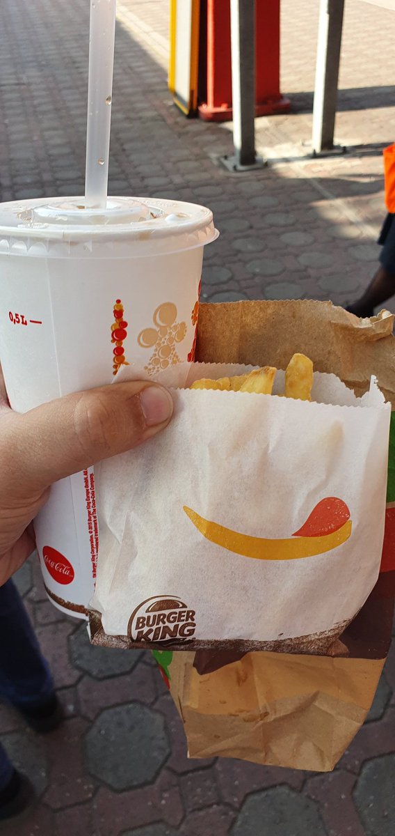 cg5000's tweet photo. #burgerking this is what BK marylebone think is a large fries. https://t.co/ZiVG7QA1YV