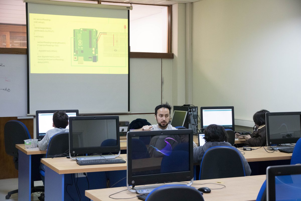 MakerspacePUCV's tweet photo. [#Maker_Kids 🙋🏻‍♀️🙋🏻‍♂️] ¡Comenzamos con los talleres de invierno ❄️! Para los más pequeños y pequeñas de la casa. Hoy Arduino, donde pudieron adentrarse al mundo de la programación. Que esta última semana de vacaciones no sea aburrida🤩

Inscríbete acá ▶️ https://t.co/WHEiU4bSM5 https://t.co/Ak7Cl9UCag