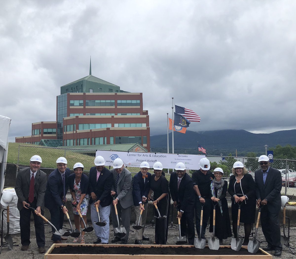 Earlier today at the Center for Arts and Education Project Kickoff Ceremony with <a href="/BGCNNY/">B&G Club of Newburgh</a>