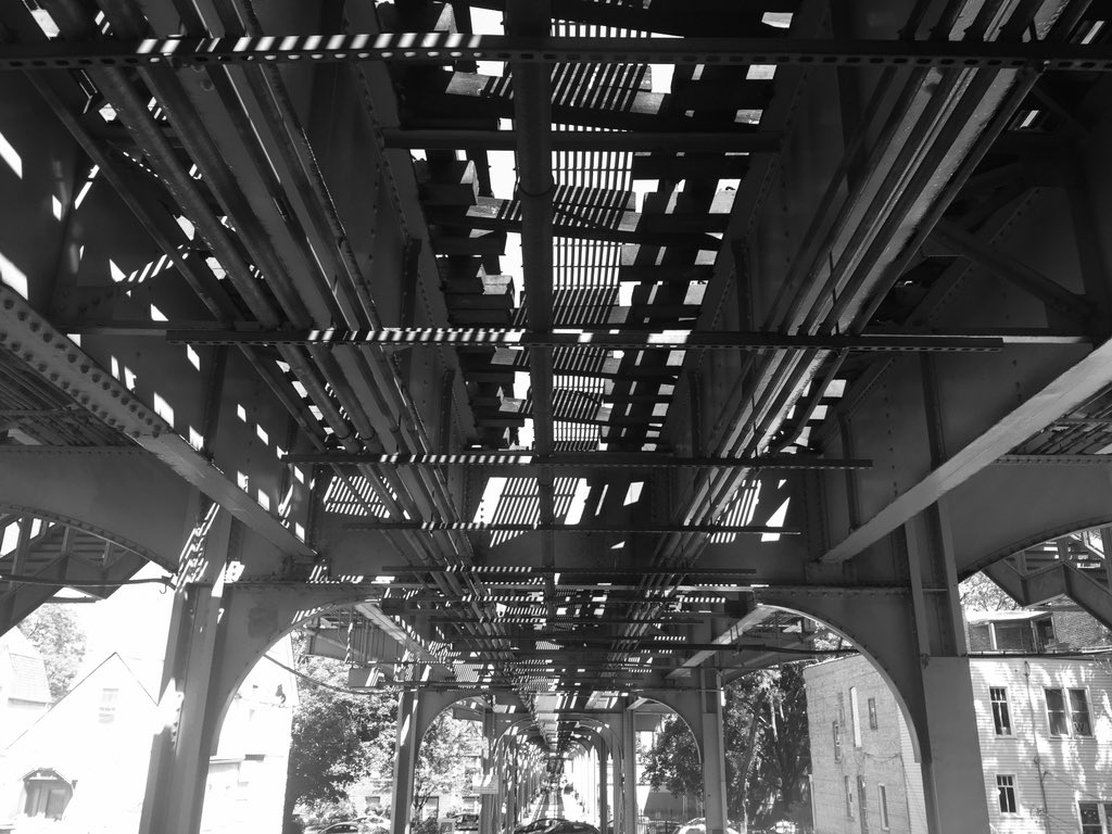 romania007's tweet photo. #chicagoel #traintracks #shadows #lovethiscoolerweather #bnw #photography https://t.co/RawvDIpS2E