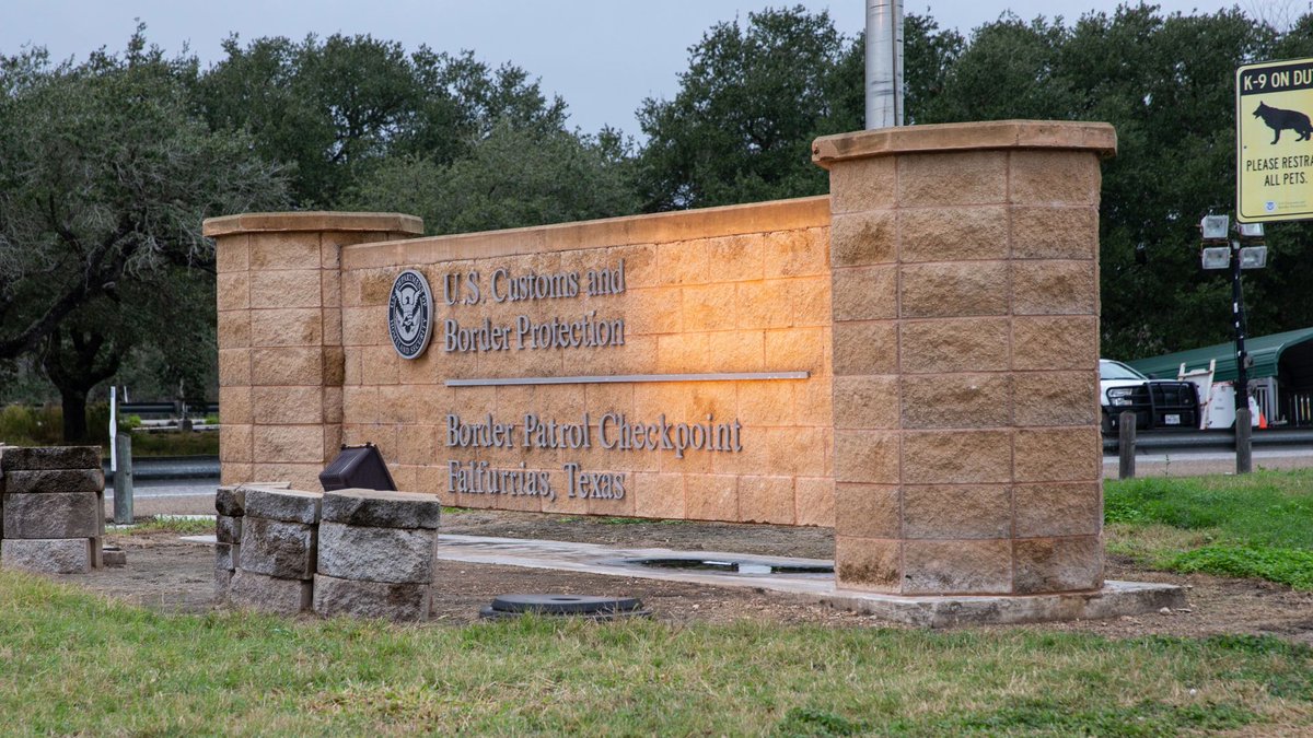 MarcuswevansSr's tweet image. U.S. citizens may be increasingly swept up in federal immigration custody amid new rule change: An 18-year-old U.S. citizen from Dallas, Texas has been in federal immigration custody for more than three weeks, The… thinkprogress.org/u-s-citizens-f… #News #CustomsandBorderProtection