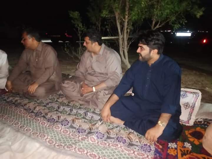 TofiqueBhatti10's tweet photo. #PPPThatta information Secretary Syed #MehmoodShah & MPA #JamOwais condoled with #YakoobLakhani on sad demise of his three daughters at his Residence village #RamzanLakhani, M.P #Sakro (Thatta)
@BBhuttoZardari @MacMehmoodshah https://t.co/Y14BvxWzwv