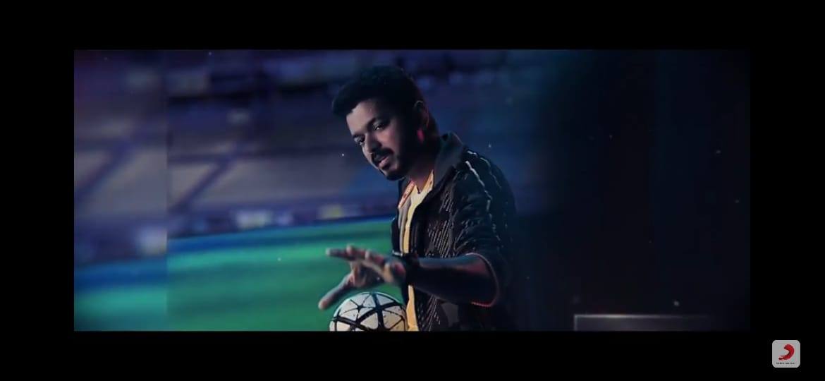 satheesh_vfc's tweet photo. ഇജാതി ലുക്ക്😍😘
സ്റ്റൈലിഷ് ദളപതി😍😘
സിംഗപെണ്ണേ മോട്ടിവേഷൻ സോങ്👌
ബിഗിൽ.....!!!! ബിഗിൽ...!!! https://t.co/2rXcYDYqd7