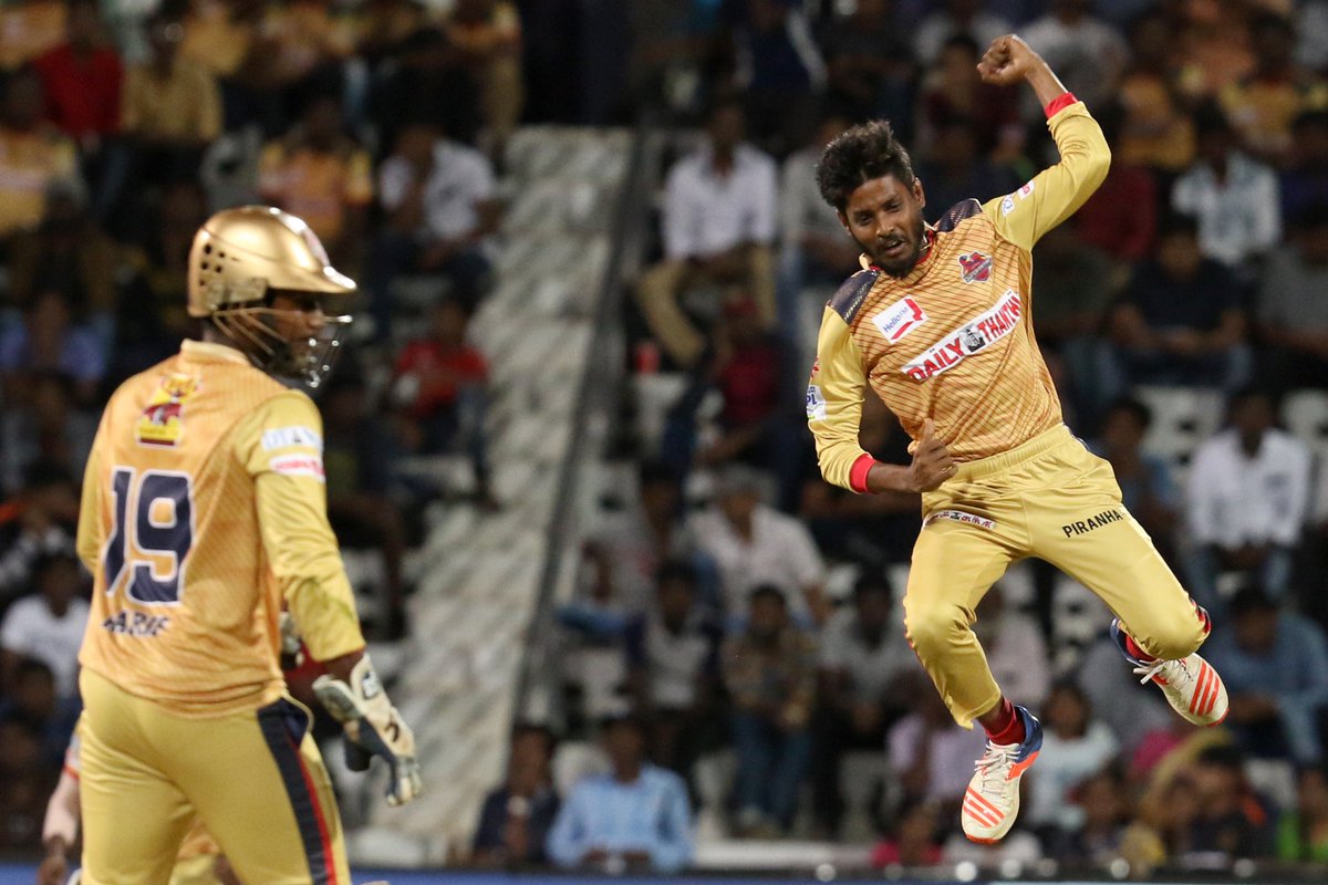 TNPremierLeague's tweet photo. HIGH-FIVE! 

Alexandar becomes the fifth player to pick up a 5-wicket haul in #TNPL! 

5/9 in his 4 overs as he's been right on top of @trichywarriors ! A @BKTtires Commander of the game nominee, no doubt! #CSGvRTW #NammaPasangaNammaGethu https://t.co/YGXDqAZWCk