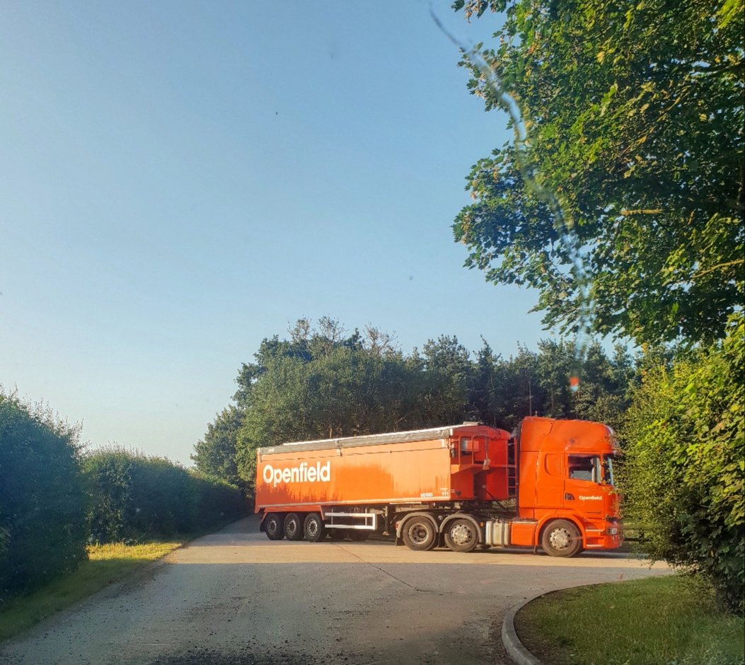 Busy first day down in Norfolk intaking Flagon Malting Barley into store. Just over 1k in today Only 12k tonnes more to come! 🌾🚜 #harvest19 <a href="/OpenfieldTM/">Openfield: More than just grain.</a>
