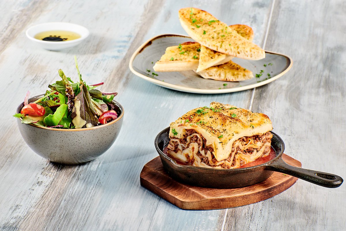 Have you seen our new dinner menu? 🤤

✅ We’re open to both locals and resident guests
✅ Free parking at BE Tempted Restaurant &amp; Bar Devon
✅ Buy one get one half price on all drinks between 6-7pm
✅ Call 03301 274305 to book a table

View menu ➡️ bit.ly/BE-Tempted