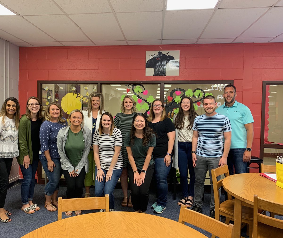 You can feel the energy this group of new teachers at FMS have! Glad I got a moment to stop in and say hello! Welcome to Fox school district! #foxc6strong ⁦<a href="/FoxC6Secondary/">Dr. Tammy Cardona</a>⁩ ⁦<a href="/FoxMiddleSchool/">Fox Middle School</a>⁩ ⁦<a href="/mrkgriffin/">Kevin Griffin</a>⁩