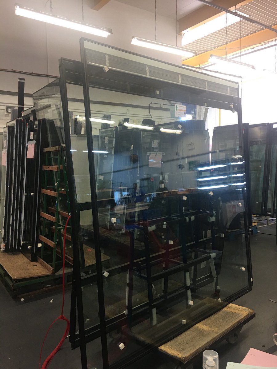 HiTech_Blinds's tweet photo. Some big #Sunbell battery operated going through the factory today for @gjbdevelopments @AlpineAluminium #battery #integrated #blinds https://t.co/oDzf2gOCX7