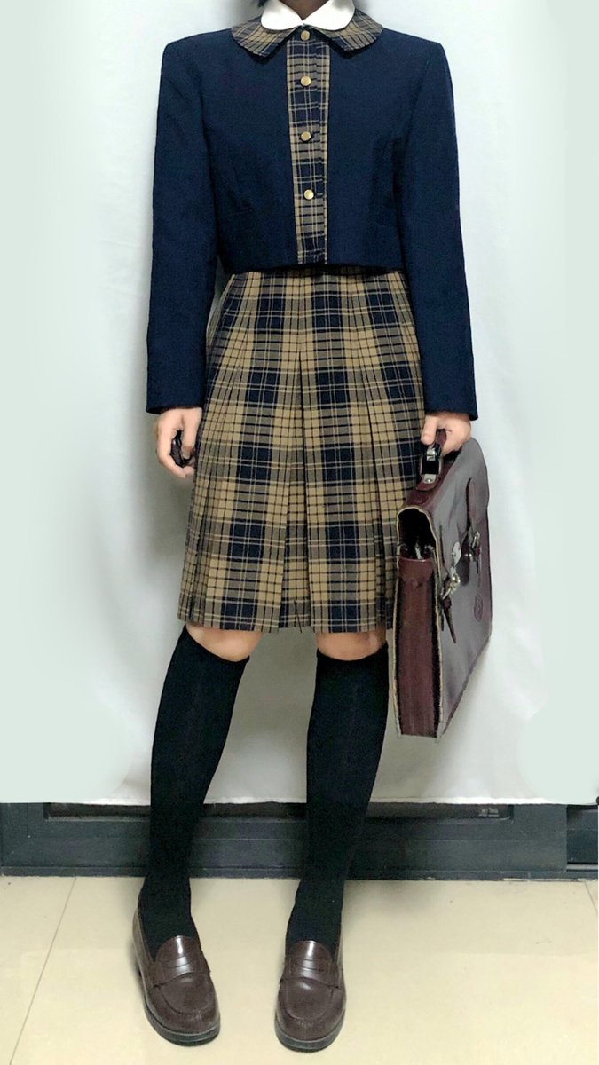 shinozaki_aimo's tweet photo. 熊本県八代市興国町 秀岳館高等学校

とても素敵な冬服です😄 https://t.co/u3h0dpD2oV