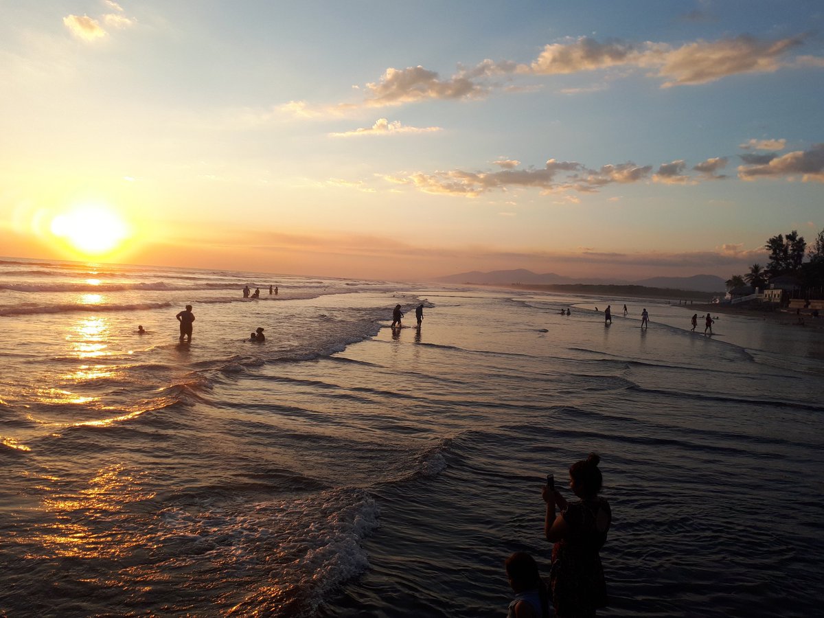 Ricardo15360567's tweet photo. Playa Las Tunas, Conchagua, La Unión 🏖🌞🌊⛱🦀🐳
#elsalvador #launion #conchagua #savirmediasv #elsalvadorgram #sivartravel #sivarmedia #picsart #soylocalsv #landscape #pictures #wanderlust #MyCountry #sea #sky #photography #mitierra #mipaissv https://t.co/PSgQjdrJ9s