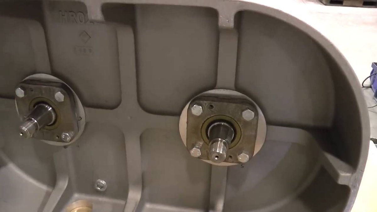 DIY series: how to replace a shaft in the STI gearbox.  buff.ly/2PatWI5