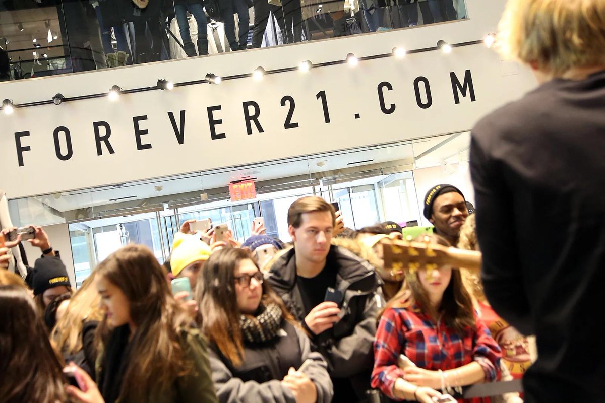 Jezebel's tweet photo. Forever 21 is sending diet bars with plus-size orders https://t.co/VRwlJisohK https://t.co/D4H4rjnNtD