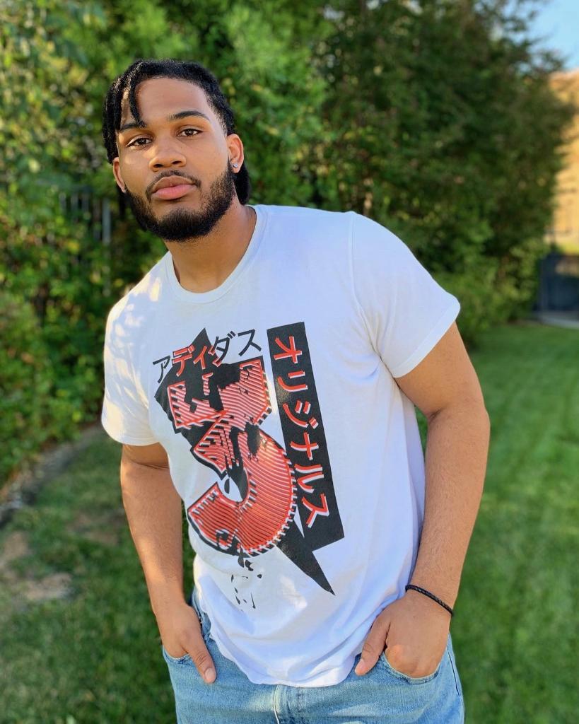 BU_Tweets's tweet photo. #TerrierTuesdays: Member of the e-board for @WTBU, coordinator for a @BUHTC student group, and student admissions representative for @ApplyToBU are just a few of the many ways Simeon Webb (@COMatBU’21) stays busy on campus.

Read his full story on Insta ➡️ https://t.co/g4LI4MK9GQ https://t.co/d88jRsczVS