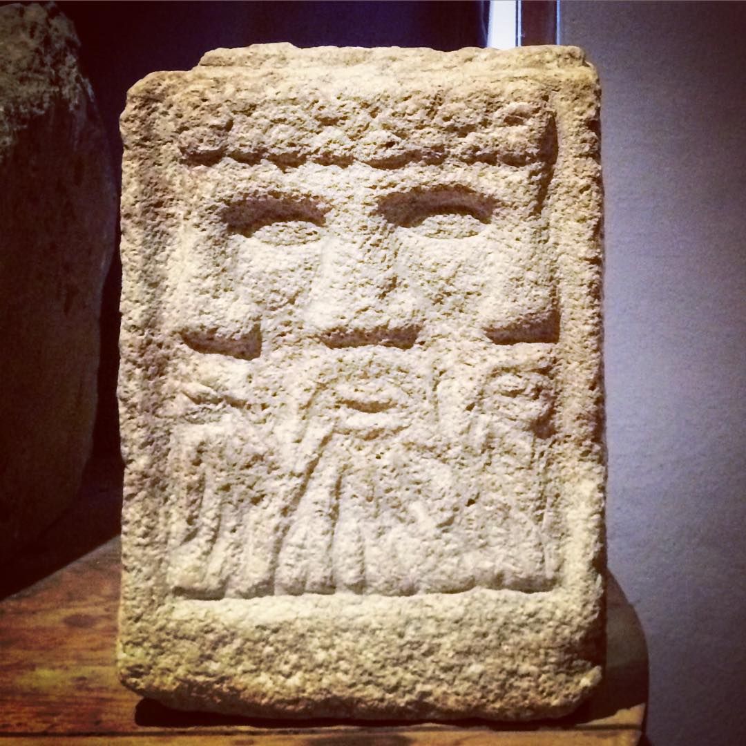 Lugaid thought to derive from the god Lug. There were at least 8 High Kings of Ireland who were called this, & 2 Munster kings! One of these, Lugaid mac Con Roí, killed Cú Chulainn. As Lugaid cut off Cú Chulainn's head, his sword fell from his hand & cut off Lugaid's hand!