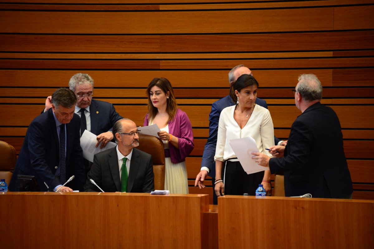 marta_msg's tweet photo. Pleno breve pero intenso #Ciudadanos #CyL https://t.co/iPbIdYm0dQ
