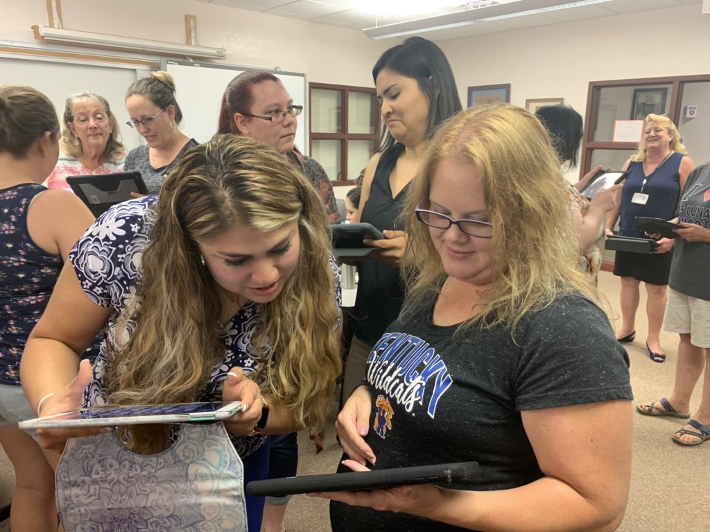 rosenewmex's tweet image. @AppleEDU teachers @LL_Schools @LLS_SPSV getting to know each other with fun and engaging PD #Keynote #WeRockLLS