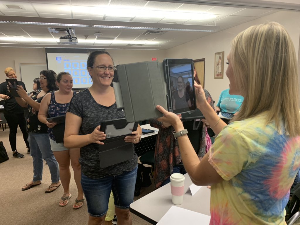 rosenewmex's tweet image. @AppleEDU teachers @LL_Schools @LLS_SPSV getting to know each other with fun and engaging PD #Keynote #WeRockLLS