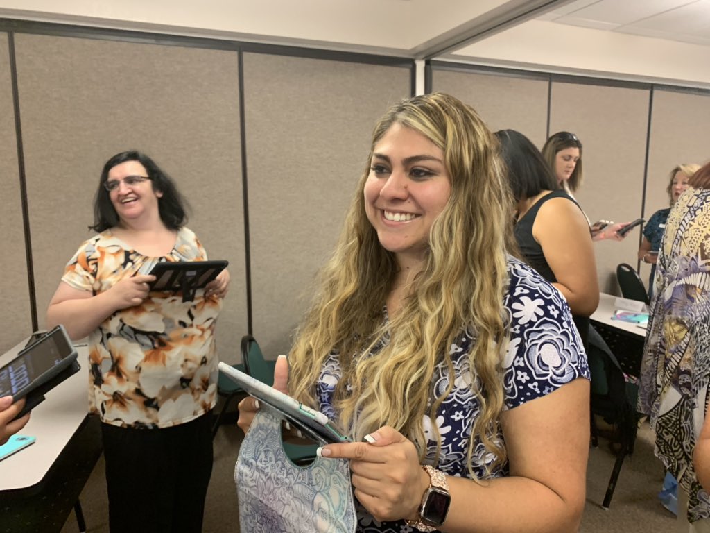 rosenewmex's tweet image. @AppleEDU teachers @LL_Schools @LLS_SPSV getting to know each other with fun and engaging PD #Keynote #WeRockLLS