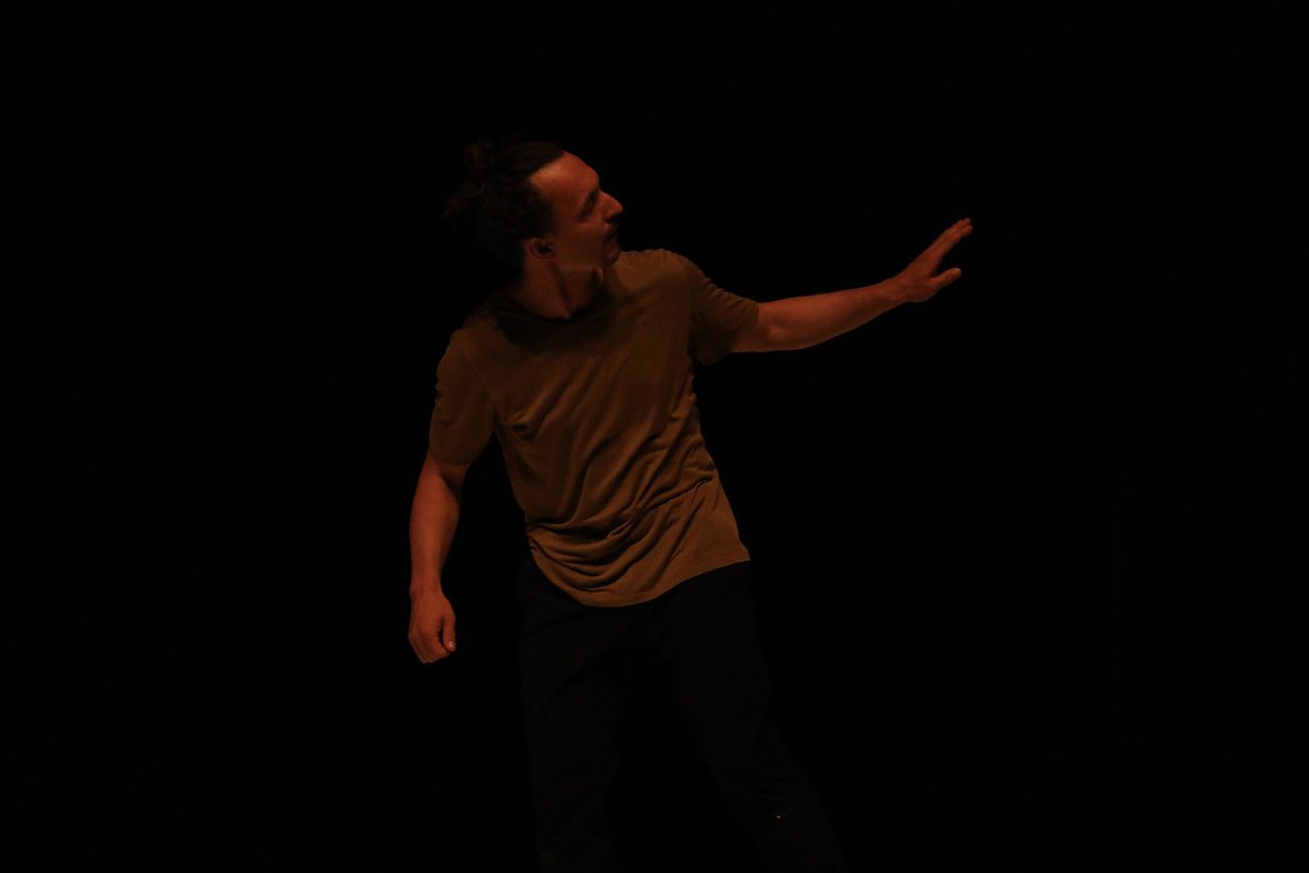 VertebraDansa's tweet photo. FRIDAY | DIVENDRES | VIERNES
🎪 ‘18', Peter Jasko
--
📸 Albert Vidal / @vertexcomunica
--
#deltebredansa #deltebredansaXV #espectacles #performances #espectaculos #deltebre #atraccionatural #terresdelebre #deltadelebre #18 #peterjasko https://t.co/KPPHgJiHEI
