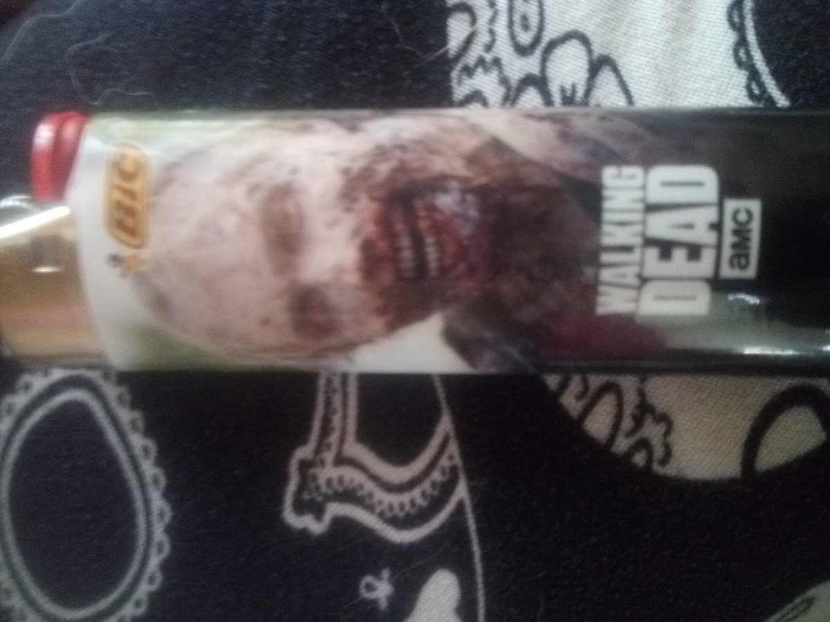 DebraRi27727885's tweet photo. @WalkingDead_AMC  @TheWalkingDead  @AMCTalkingDead  Even my mom's bf knows me they went to store I asked for a lighter and they got home and gave me this lol https://t.co/thlSqIjRsa