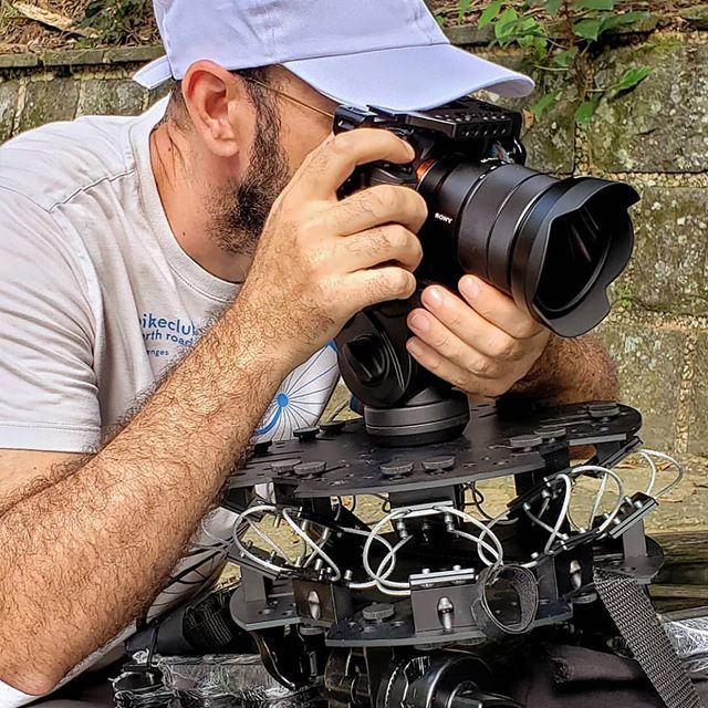 To capture some moving vehicle shots, <a href="/alissonprodlik/">Alisson Prodlik</a> is using our Modus magnetic car mount with vibration isolators. #shortfilm #filmproduction #filmmakinggear #onset #onlocation #videoproduction #filmgear #magnetmount #magmount #vehiclefilming #vehicle… bit.ly/2M6VSOv