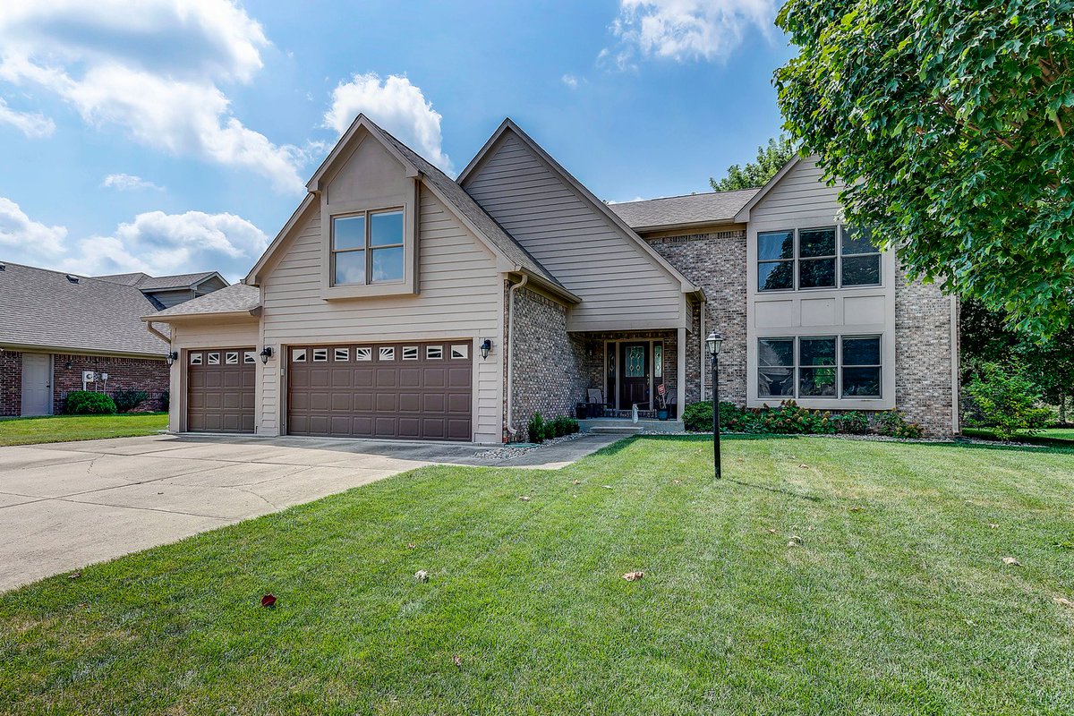 thehalcombgroup's tweet photo. 🔥JUST LISTED! Lovely 4 BR/2.5 Bath Two-Story Home! 🌟4643 Blackstone Drive, Indianapolis, IN 46237 📸Click for More Photos &amp; Price: https://t.co/wgDQtbLO8b
Call 📲Tyler Halcomb @ 317-605-4589 for a Private Tour!
#TheHalcombGroup #NewListing #PerryTownship  #KellerWilliamsRealty https://t.co/Sra8d7wiIU