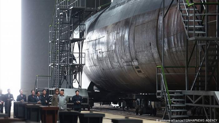 DonaldRex's tweet photo. NORTH KOREA: Kim Jong Un Inspects New Submarine#TheList #Mazibybyethread #BorisJohnson #cleaningogoni #With1k #EarnWithKunleInImportation #SundayDare #MinisterialList #DrKellyTheBillionaire #PhinkLogic #wowzabidgiveaway #LampardOut… https://t.co/fVaDbDIICX https://t.co/JO9x1ZSkjk