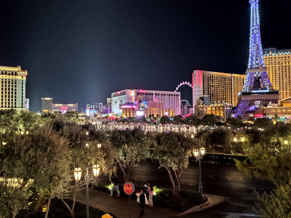 ItsMeTooony's tweet photo. Night Vision in Las Vegas Shot With The Revvlry Plus.... Only at T-Mobile.

@JohnLegere @JonFreier @TMobile 

The New and Improved Revvls have unimaginable capabilities!

#Uncarrier #TMobile #Magenta #Revvl #LasVegas https://t.co/5FFZ34pceT
