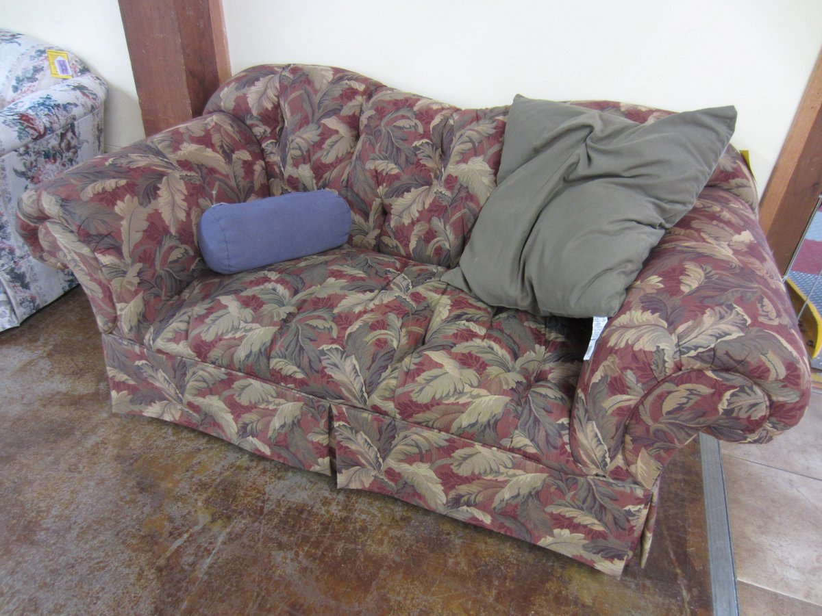 SecondsCity's tweet photo. It's time, once again, for #CasualTuesday! A day to kick up your feet and get comfy.

Prices drop 1% per day. Call 440-845-3000 for info. #ShopSmall #LocalCLE https://t.co/ffG7EqSxdX