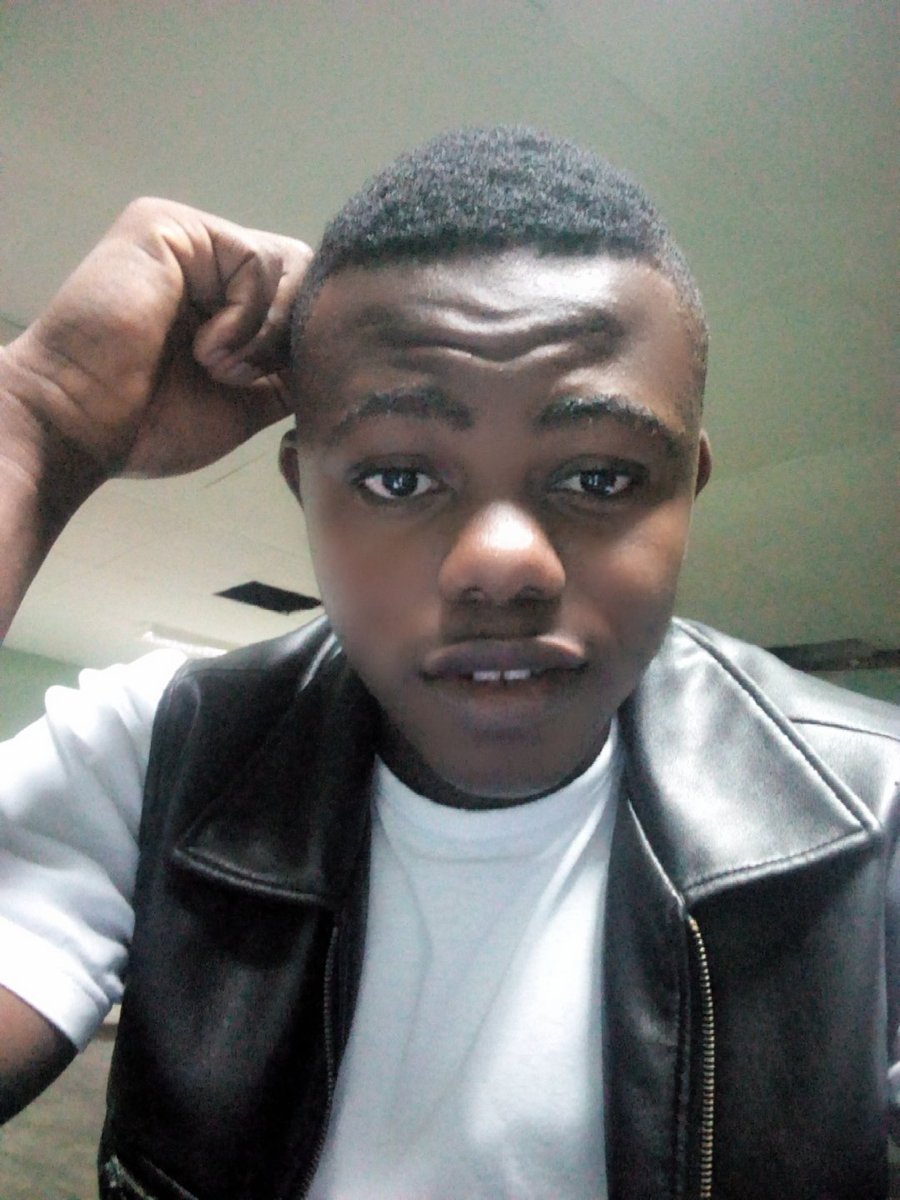 HenriTuring's tweet photo. Bonsoir mon Tweet https://t.co/hTo9mdC8Jv