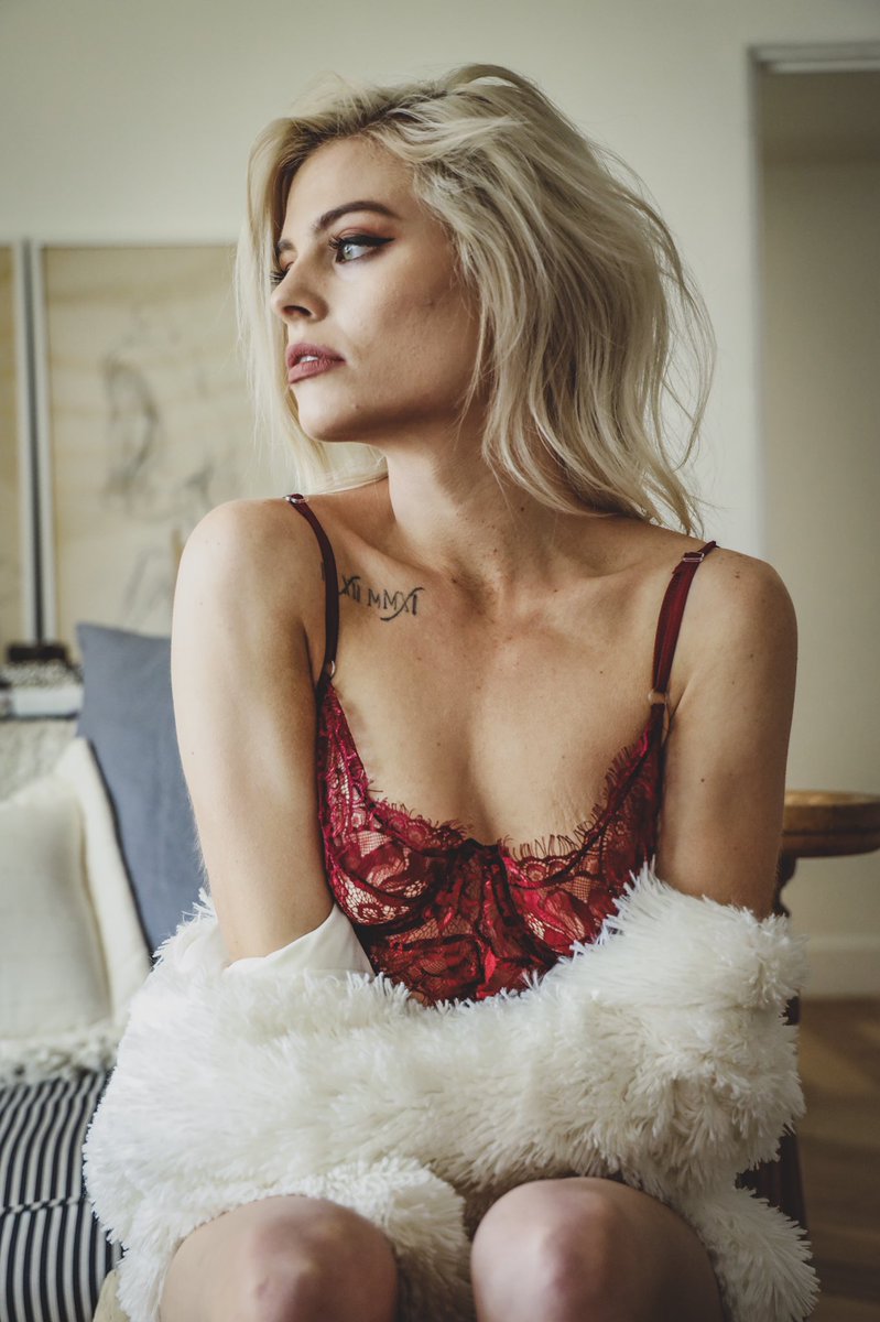 CurbstompShots's tweet photo. Anyone want to shoot? Down to do trade shoots. Need some new faces for the portfolio, and you get nice pictures! #needmodels #modelswanted #publishedphotographer https://t.co/47mbnhSw5K