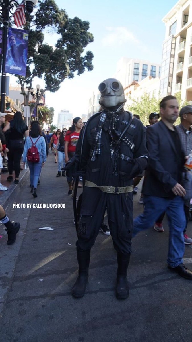 LawrenceHollie's tweet image. Here’s a few new photos of my buddy Goth Robot 2.0. at #SDCC2019. #cosplay #gothrobot #gothrobot2 #robot