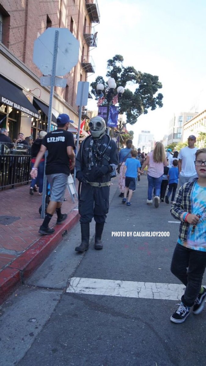 LawrenceHollie's tweet image. Here’s a few new photos of my buddy Goth Robot 2.0. at #SDCC2019. #cosplay #gothrobot #gothrobot2 #robot