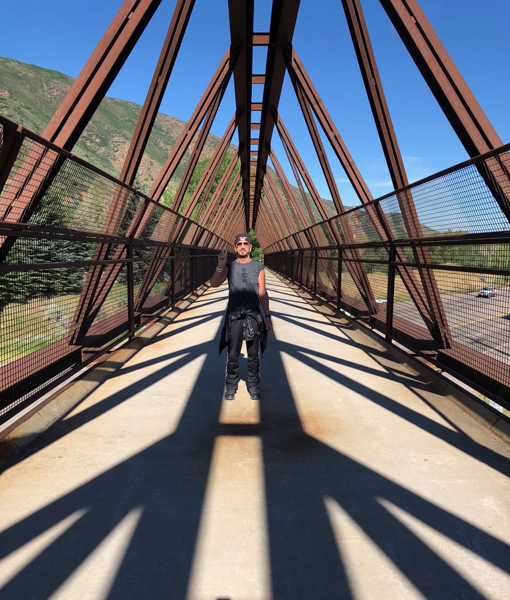 ringostarrmusic's tweet photo. bridging the gap Beautiful day for a hike. 😎✌️🌟❤️🎶💖🥦🎵☮️ https://t.co/K94ZFhMZMt