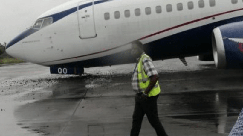 DonaldRex's tweet photo. BREAKING: Air Peace Plane Loses Front Tire, Crash-lands In Lagos
#TheList #Mazibybyethread #BorisJohnson #cleaningogoni #With1k #EarnWithKunleInImportation #SundayDare #MinisterialList #DrKellyTheBillionaire #PhinkLogic… https://t.co/jwhIxz8ODd https://t.co/Bwoygbluhr
