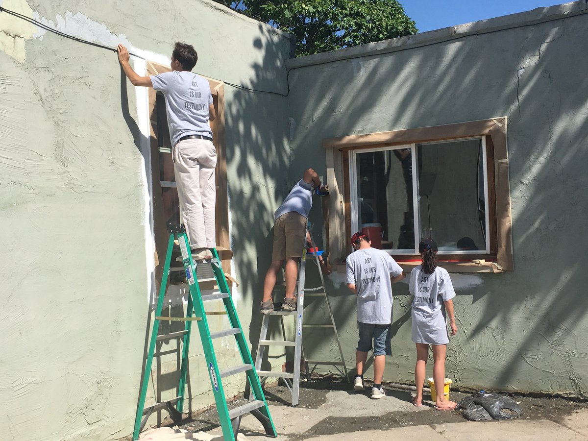 christoscollect's tweet photo. It’s just the beginning of our #Mural #outreach project with #HopeInOurCity. We'll have a video of completion in collaboration with the teen #refugees from HIOC at our #gala celebration event on Saturday! #calling #christoscollective #artisourtestimony #christianart #denverart https://t.co/4yV8zhOkQG