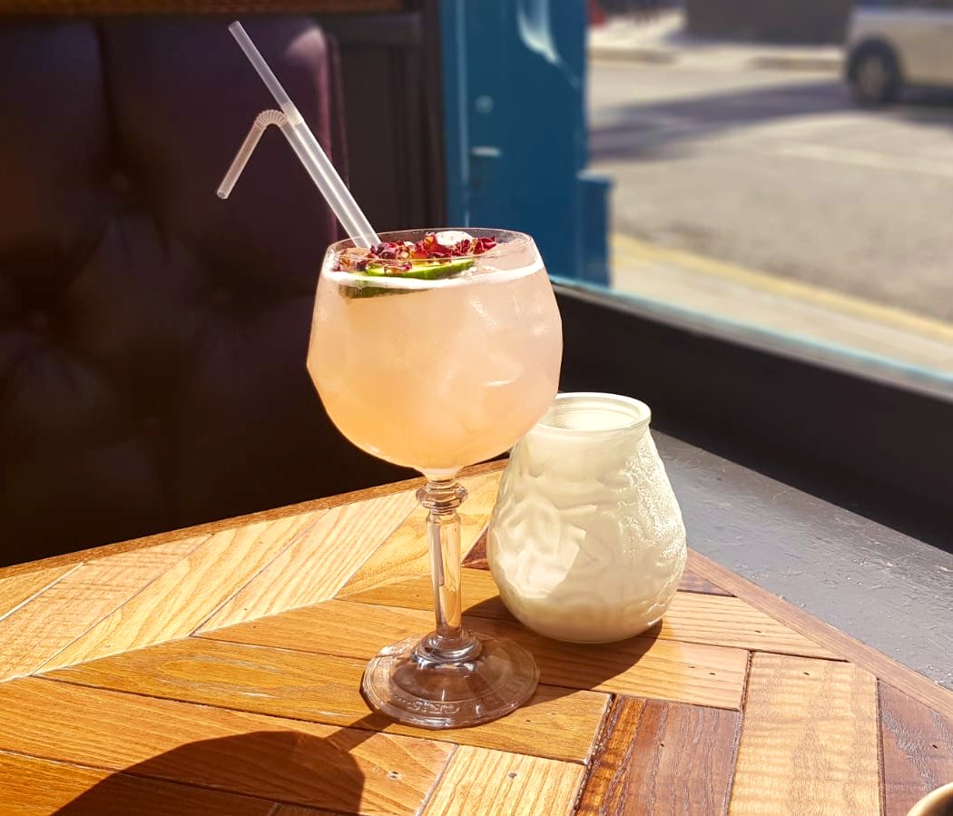 LaniqueDrinks's tweet photo. ...coming soon: “FAR FROM THE TREE” // A brilliant new cocktail creation from our friends at @theempress_bar #edinburgh #edinburghcocktails 🌹 
@LaniqueSpirit, @HendricksginUK, cloudy apple juice and soda, deeelightful 🌹 https://t.co/zL8JGu5U2I