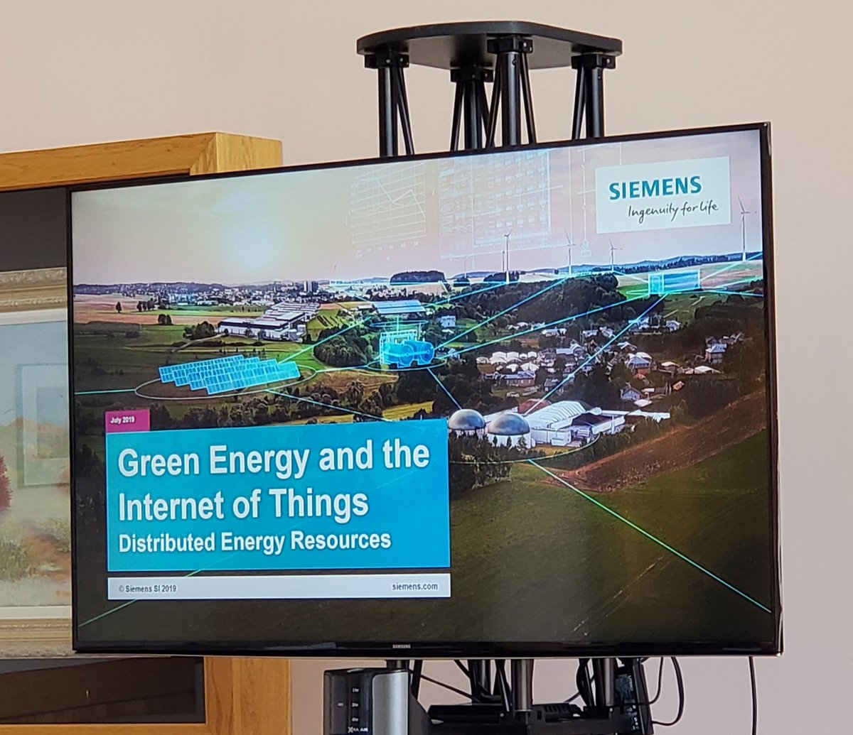 Laurie Halbert tweet media