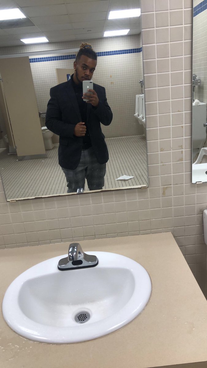 KOzilla__'s tweet image. #WhosWhoOfUL  
• Ko 
• #UL20 
• sports/business management major
• tryna make this last year the best so if you see me fw me 
• side note: I recently just cut the dreads and ion have a pic 🤷🏾‍♂️