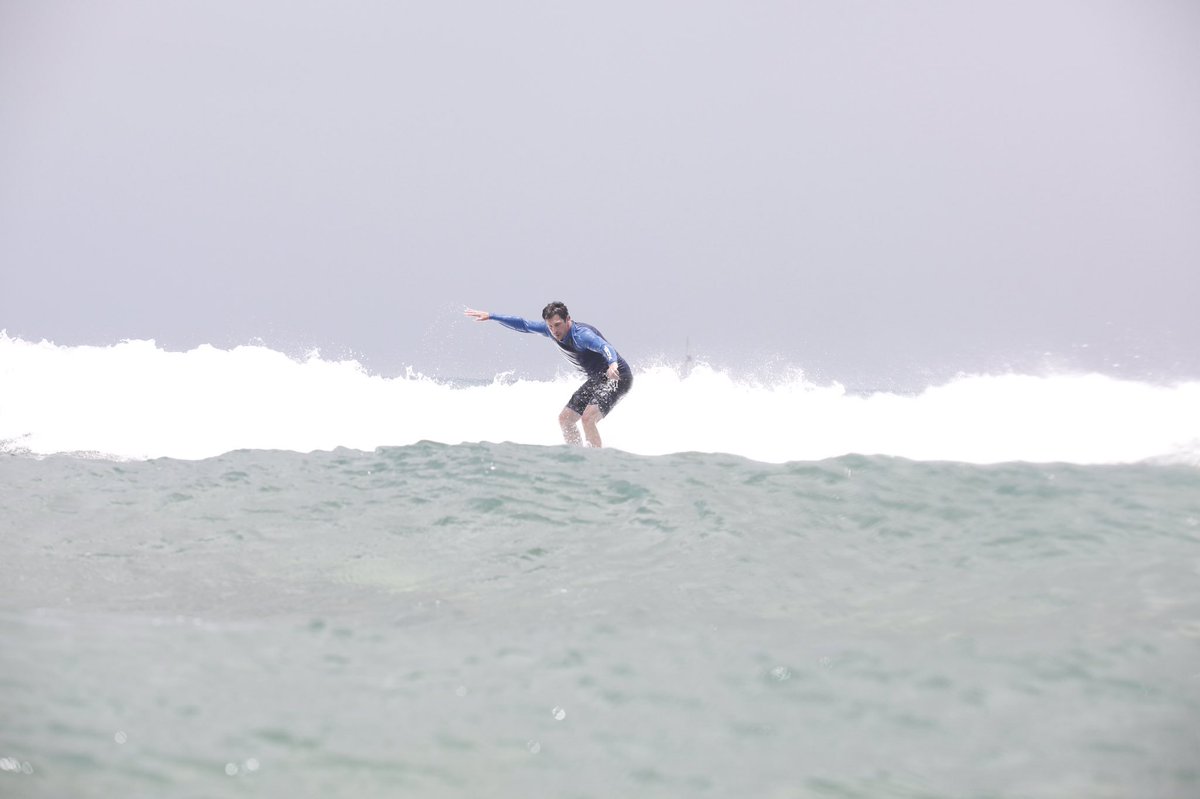 tmartinko's tweet photo. Tinkoโs ripping it on the #northshore!๐โโ๏ธ#unclebryan surf lesson rock! https://t.co/DB53a5TZxB