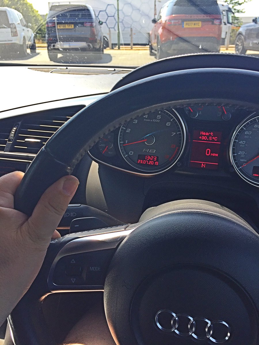 mvmoxford's tweet photo. @mfcpullen5 Had to leave it running with the AC on for 5 min seats were rather warm #throughthewindscreen @TisI_LeClerc https://t.co/7Co9XI6SkC