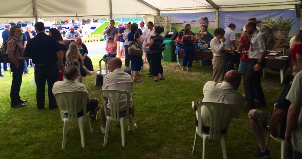 Great to have all the #forestry trade stands in the Confor tent for a beer 🍺 & some food - good end to a long, hot & successful day at #RoyalWelshShow #SioeFrenhinolCymru