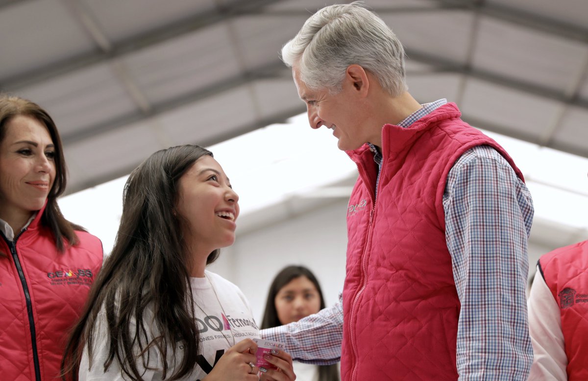 En #Tultitlán entregamos el #SalarioRosa a más de 7 mil 200 mujeres jóvenes que quieren seguir estudiando, y que sueñan con un futuro mejor para ellas y sus familias.