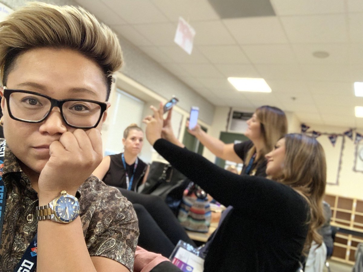 TEAMPAET's tweet image. That moment when your teacher moves you to a different group and your friends be like...

#inmyfeels