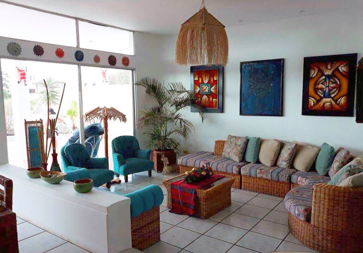 eborjabl's tweet photo. •RT🙏• 
Vendo mi casa en Punta Blanca ☀️ 
-400m de terreno. 200m de construcción.
-5cuartos. 6baños
-Balcon
-Patio delantero y amplio patio trastero con suit completa para el guardián. 
-2comedores
-Sala
-Parrilla
Para más información #0984935035 #venta #casa #playa https://t.co/eseapccebO