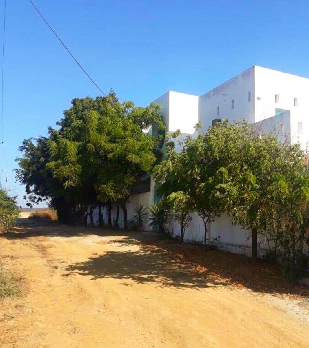 eborjabl's tweet photo. •RT🙏• 
Vendo mi casa en Punta Blanca ☀️ 
-400m de terreno. 200m de construcción.
-5cuartos. 6baños
-Balcon
-Patio delantero y amplio patio trastero con suit completa para el guardián. 
-2comedores
-Sala
-Parrilla
Para más información #0984935035 #venta #casa #playa https://t.co/eseapccebO