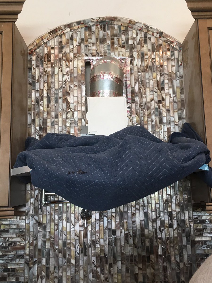 EITileandMarbl1's tweet photo. Glass mosaics. Arch insert. #kitchendesign #backsplash #TILEKING https://t.co/COUxh3Px9T
