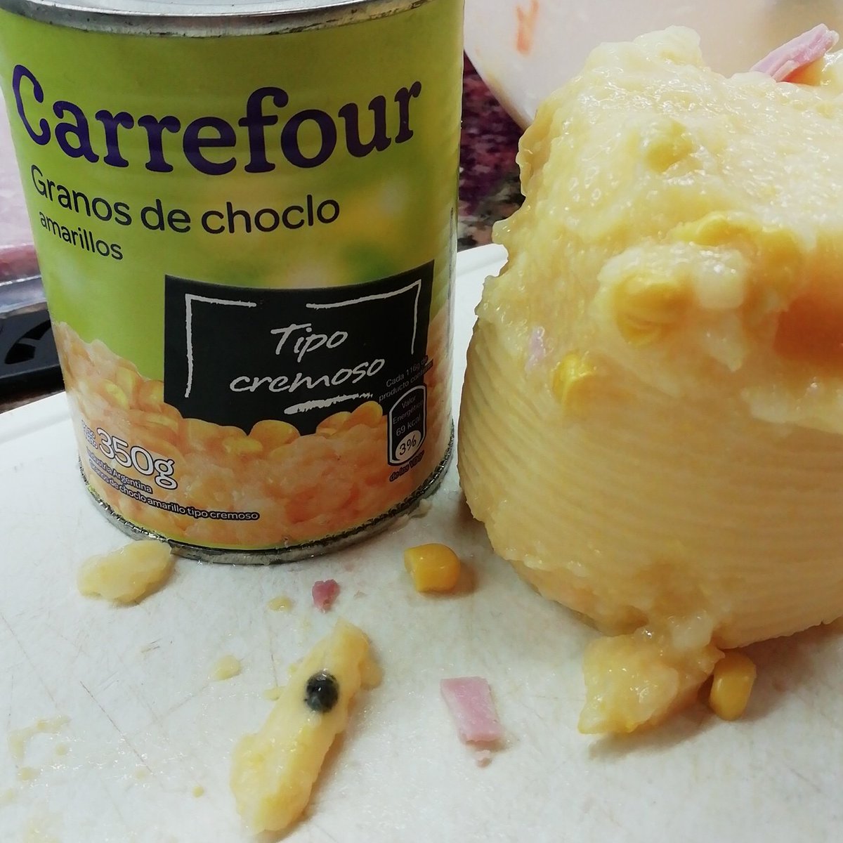 NataliaPupato's tweet photo. Hola @carrefourarg ya que no me atendés por tel, Hago el reclamo por acá. Lata de choclo con algo muy similar a hongos. Cómo hacemos para que me compensen de alguna manera?!?!?! https://t.co/M4fEnrrY5q