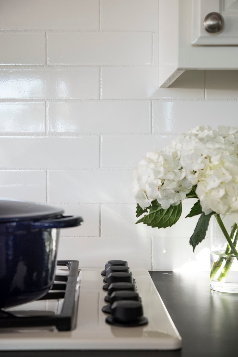 CreativeTileImp's tweet image. The beauty of black and white #tile is in its versatility as the combination pairs well with almost every type of furniture and home style. We're loving these B&amp;amp;W tiles from the Dakota Collection.

#tilestore #creativetile #allentownpa #local #lehighvalleypa